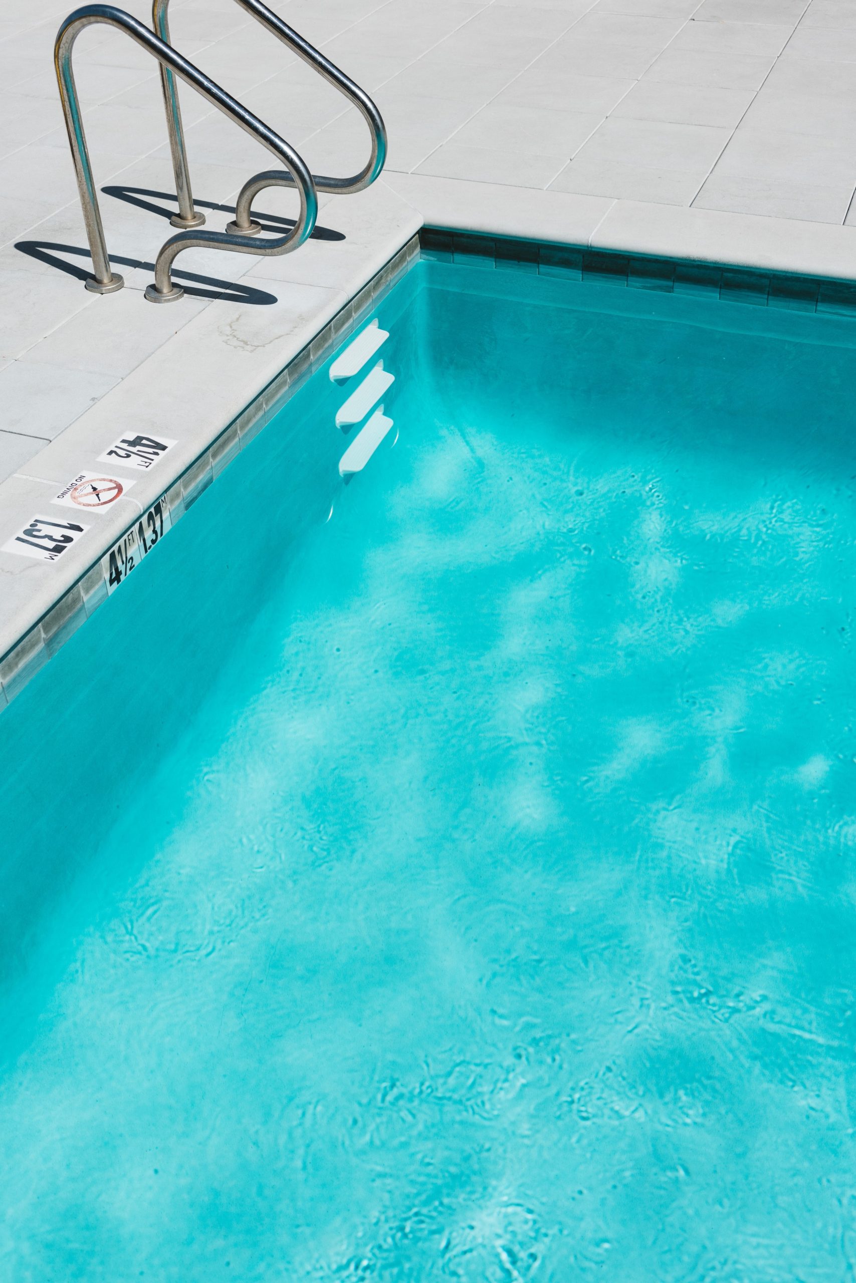 How to Renovate the Liner of a Swimming Pool