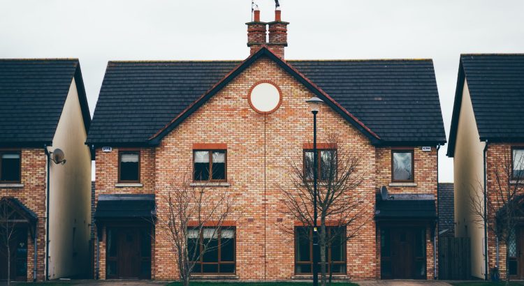 Top 4 Simple Reasons To Choose Brick Walls For Your Home
