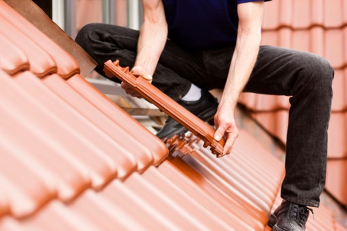 How to Know if the Roof Needs Renovation?